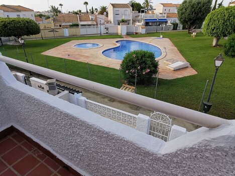 Pronájem rodinného domu 4+kk Španělsko u bazénu, 2,5 km od pláže. Uvedená cena - týden 5 osob