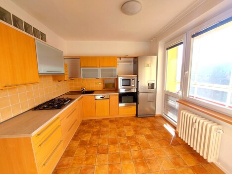 Pronájem bytu 3+1 s šatnou a se 3 lodžiemi, U Humpolky, Tišnov