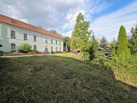 Prodej pozemku 570 m² v centru obce Dolní Loučky
