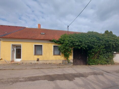 Prodej RD 2+1, s průjezdem a uzavřeným dvorem, Lysice