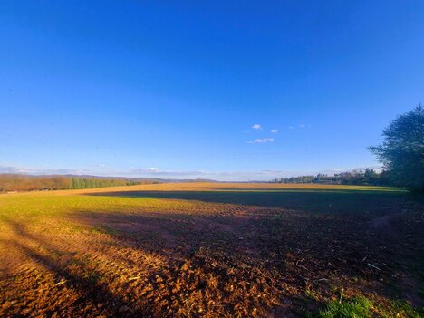 Investiční pozemek pro bydlení 11 943 m² – Unín, 23 km od Brna