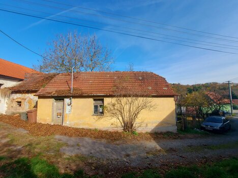Prodej RD se zahradou a stodolou, Jamné